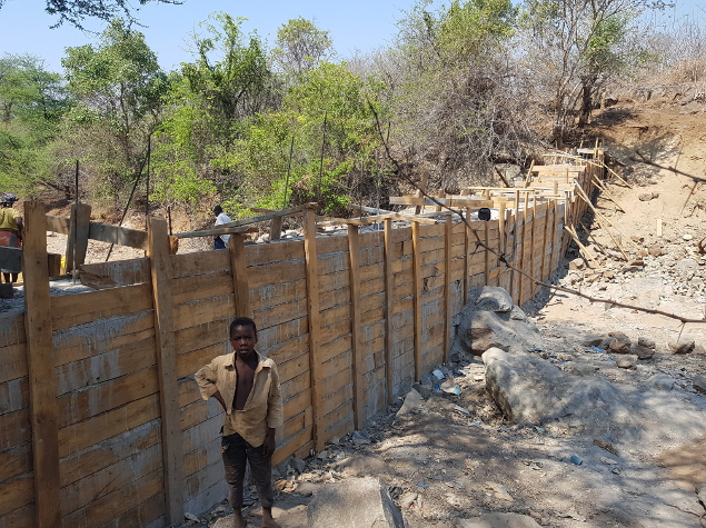 Canchoeira sand dam construction © Excellent Development